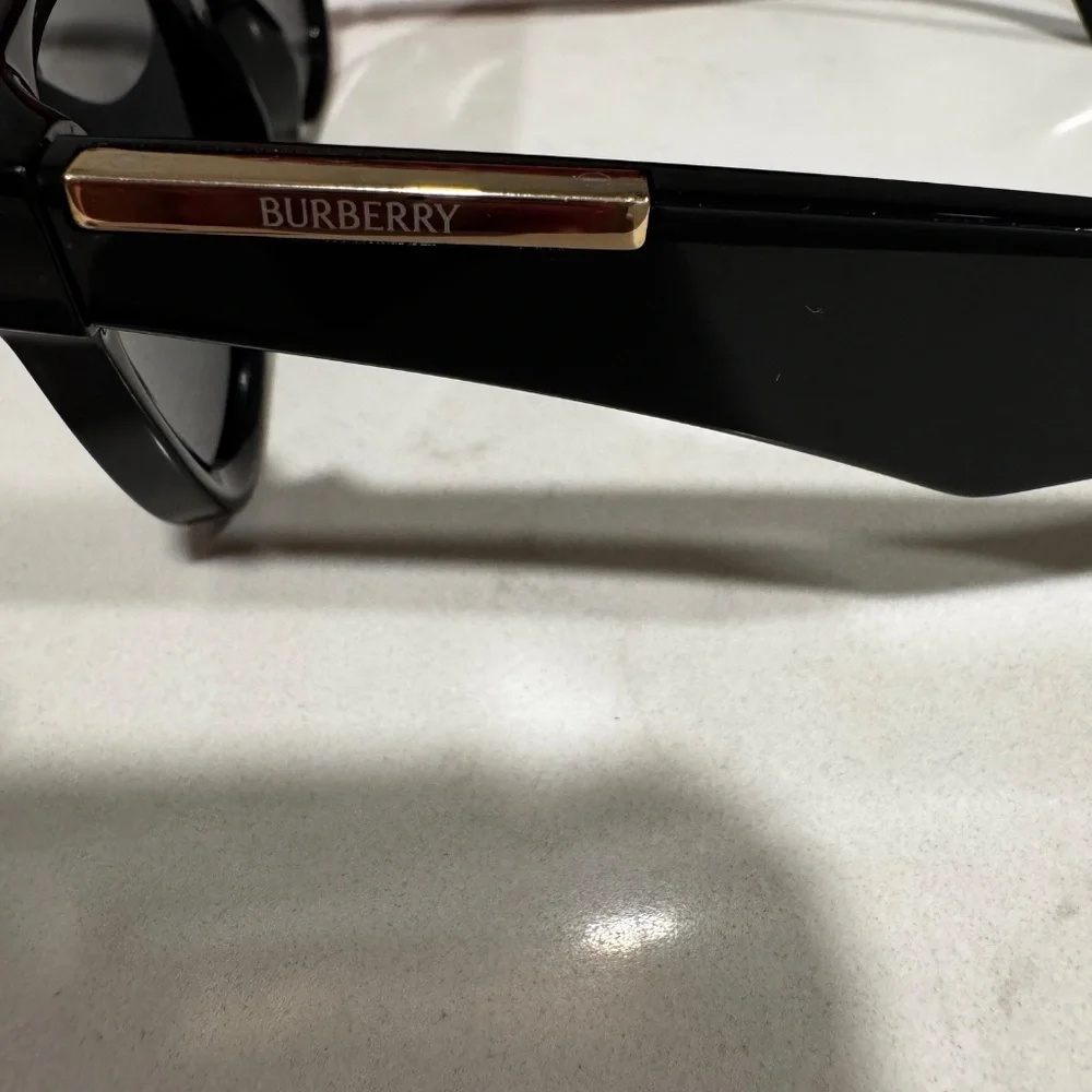 $403 Burberry Mens Unisex B 4426 Black Sunglasses Recent Style / Womens - Picture 7 of 14